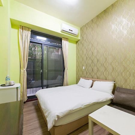 Fengjia Qing Su Homestay Taizhong Zewnętrze zdjęcie