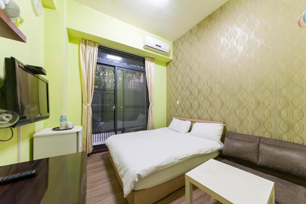 Fengjia Qing Su Homestay Taizhong Zewnętrze zdjęcie